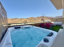 Valley view holidays, hotel in Mogán