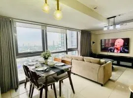 2 bedroom Luxury Condo in Eastwood with Scenic City view, unli wifi and netflix