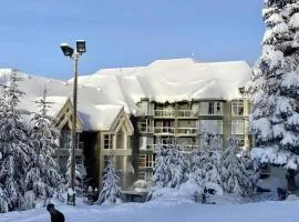 Woodrun Lodge 517 | Large Ski-In Ski-Out Condo by Upper Village w/ Mountain Views & Shared Hot Tub