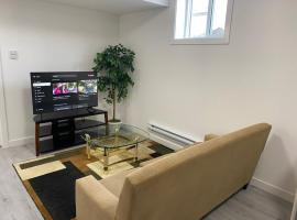 Cozy 2-Bedroom Suite in Aspen Ridge, Hotel in Saskatoon