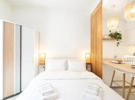 Central Modern Studio with balcony,1 min to Metro,10 min to Acropolis