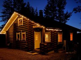 Ruska 2, Yll&auml;s, &Auml;k&auml;slompolo, Lapland - Log Cabin with Lake and Fell Scenery