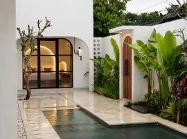 Villa Amerta Stynn - Stylish 2BR Tropical Retreat Villa near Kelating Beach