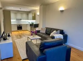 Designer 1 Bed Flat in Iconic Building