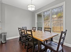 Arch Fun Lodge - Game Room, Theater, HotTub & View, hotel in Stanton