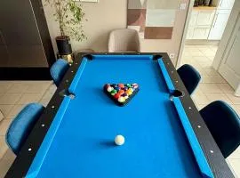 Appartement climatisé 3 étoiles T3 chic à Strasbourg avec billard et terrasse