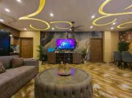Luxury 3 Bed Apartment Parking & Gym, Near Bahria Town