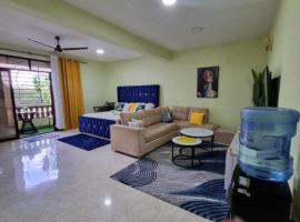 Spacious Calitwapa Studio Apartment with AC and Private cook upon request available, hotel con estacionamiento en Mtwapa
