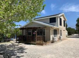 Buttercup Guest House - Pool & Hot Tub - Views