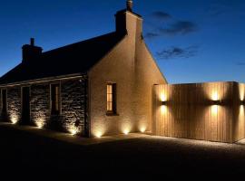 Peedie Orkney Cottage, hotel with hot tubs in Orkney