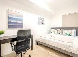 The Roland Peaceful 2BR Suite Near Downtown Toronto