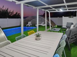 Avraham - בקתות מעל הואדי, Hütte in Manot