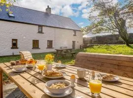 4 Bed in Abergavenny 88014