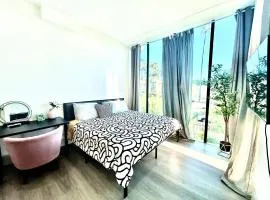 LA Modern Street View Glass Window 2BR