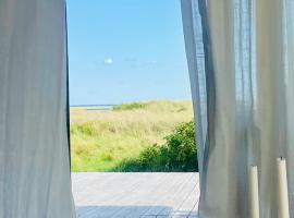 Classic vintage house with sea view - S&oslash;nderho, alojamiento con cocina en Fan&oslash;