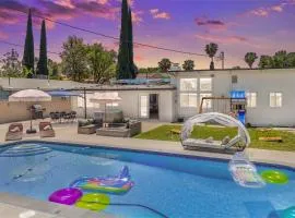 Reseda 4BR Pool Villa Hot Tub Arcade & Biliard