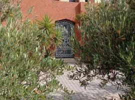 VILLA AVEC PISCINE PRIVATIVE SANS VIS à VIS