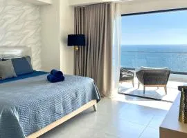 Luxury Apartment with Ocean View and Pool