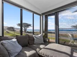 Blue Sea - Beachfront Escape