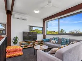Bay Breeze Retreat new modern family home