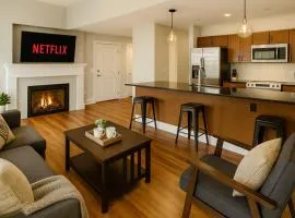 Stylish Luxe Suite Rock Hall, Stadiums, Casino