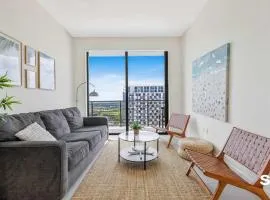 Downtown Doral 2BR - Skyline Views and Free Parking