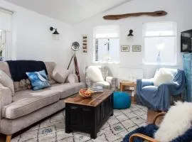 Toms Harbour Light cosy cottage