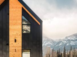 Pur Lodging Mountain Cabin 1 - Private Hot Tub, hotel in Golden