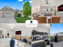 4BR Retreat With Hot Tub Greenbelt Pond Sleeps 12