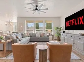 4BR Retreat With Hot Tub Greenbelt Pond Sleeps 12