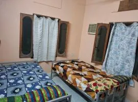 Triple bed room