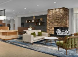 Fairfield Inn & Suites by Marriott Fayetteville North, hotel u gradu Fejtvil