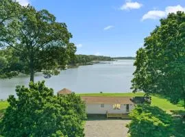 Family Getaway Waterfront 8 Serene Acres New Build plus Gazebo