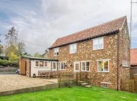 3 bed property in Sedgeford KT092