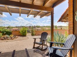 Quiet Townhome with Mountain Views in Green Valley, hotel in Green Valley