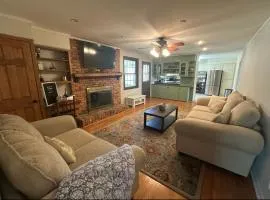 Walk to Masters! Spacious & Modern 4bd Home