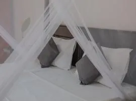 Conch Villa- 3 Min walk to the beaches