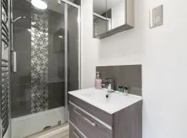 Spacious 5BR, Sleeps 10 Guests in City Centre