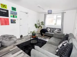 The 5 BDR Retreat within city centre - sleeps up to 10 people