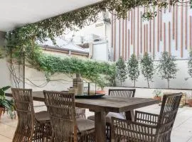 City Escape - Newcastle CBD - Spacious Apartment with a Beautiful Courtyard