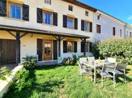 Gîte spacieux à Saint-Haon-le-Châtel, animaux acceptés - FR-1-496-371
