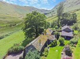 6 Bed in Martindale 95344