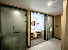 Floral Hotel Qingdao Dreamship Seaview Hotel, hotel de 3 estrellas en Qingdao