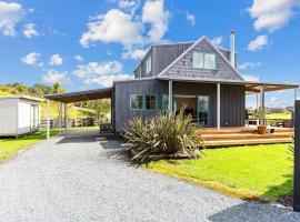 Cove Family Haven - Waipu Holiday Home, khách sạn ở Waipu Cove