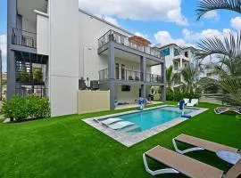 Siesta Key Coastal Getaway - Steps to the Beach