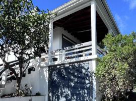 Welcome to Casa Fitz with Ocean Views and Air Conditioning, bungalow in Santa Luzia