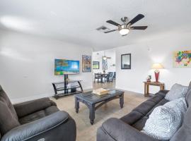 Whole cozy house for group of 4, Hotel in Cape Coral
