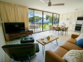 OCEAN FRONT modern 2BR 2BA, king bed, beach, pool!