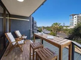 SaltHaus - Luxurious coastal escape 100m to beach