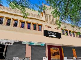 Collection O Tajganj West Gate Formerly Hotel Host، فندق في Tājganj
